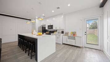 Mikrowelle, Ofen, Herdplatte, Geschirrspüler