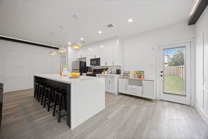 ميكروويف، فرن، موقد طهي مسطح، غسالة أطباق