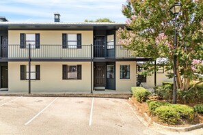 Exterior -  Cheerful Auburn Getaway! (Auburn)