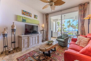 Televisor intel·ligent i llibres 