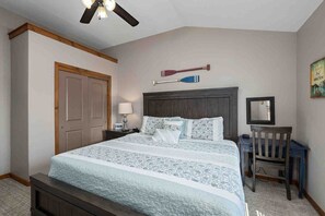 7 bedrooms, desk, iron/ironing board, travel cot