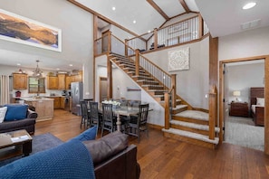 Smart TV, fireplace, table football - Theater Pool Table,Pools Waterslide,Hot Tub,Trails (Hollister)