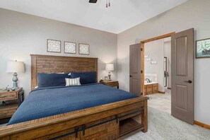 7 bedrooms, desk, iron/ironing board, travel crib