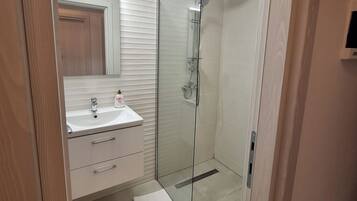 Hair dryer, towels