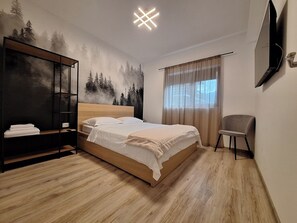 2 bedrooms, iron/ironing board, travel cot, free WiFi