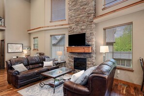 Smart TV, chimenea, videojuegos y reproductor de DVD 