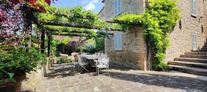 Villa, 5 Bedrooms, Private Pool, Garden View | Outdoor dining