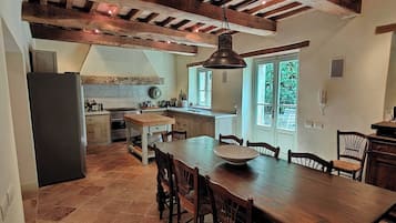 Villa, 5 Bedrooms, Private Pool, Garden View | Dining room
