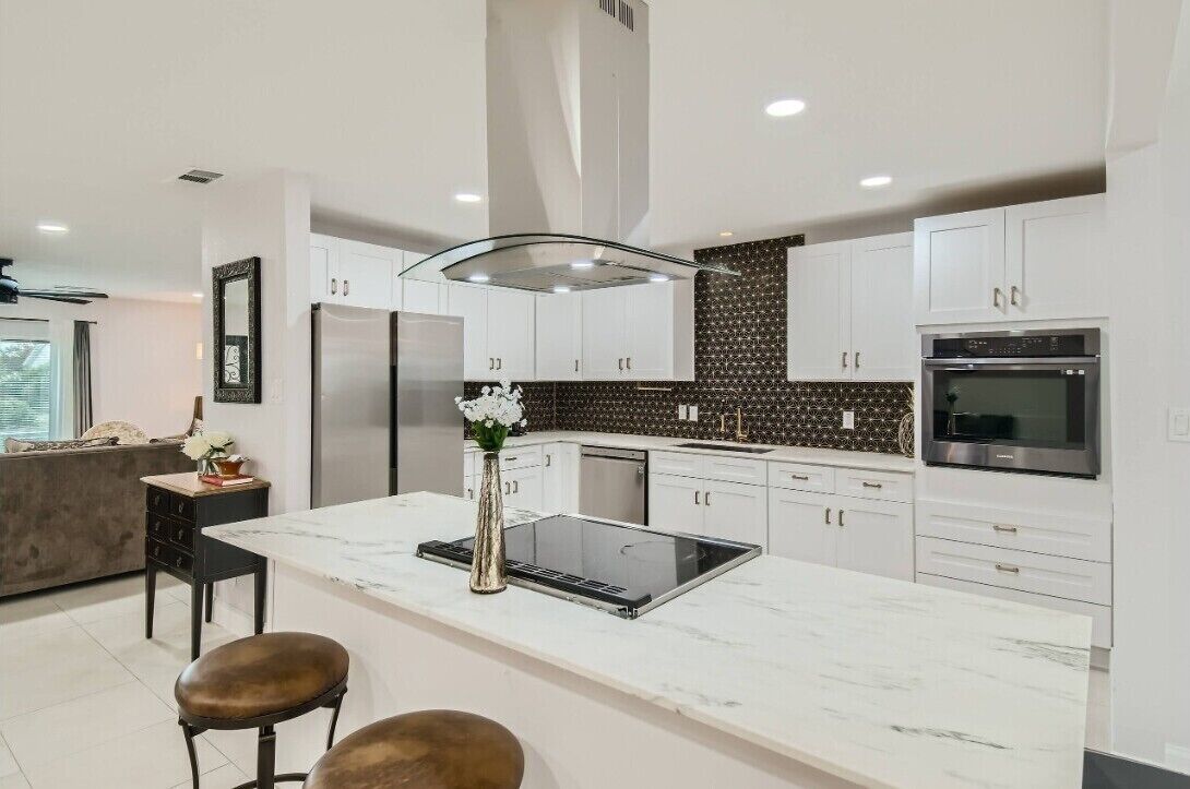 ثلاجة، ميكروويف، فرن، موقد طهي مسطح