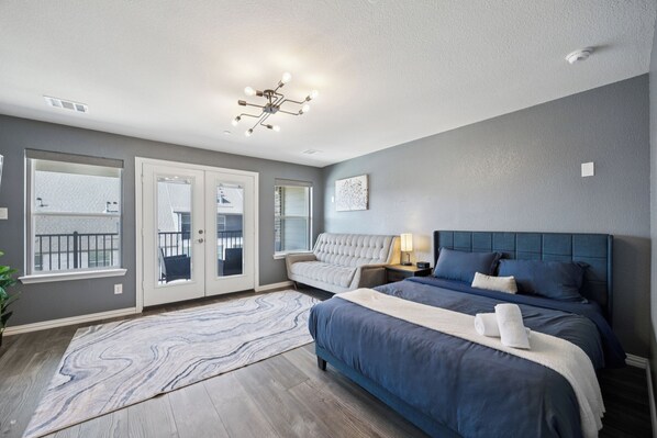 4 bedrooms, iron/ironing board, WiFi