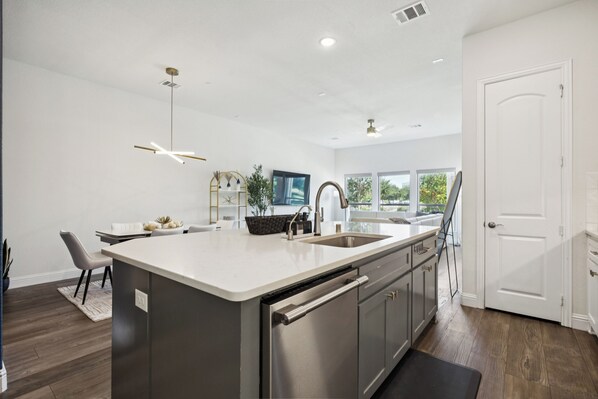 Interior - Terrific 4BR Retreat - Prime DFW (Farmers Branch)