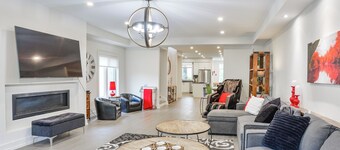 Luxury End-Unit Townhome in Muskoka Bay Resort