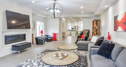 Luxury End-Unit Townhome in Muskoka Bay Resort