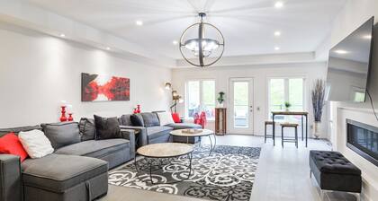 Luxury End-Unit Townhome in Muskoka Bay Resort