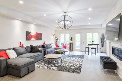 Luxury End-Unit Townhome in Muskoka Bay Resort