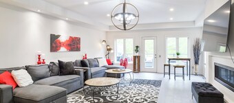 Luxury End-Unit Townhome in Muskoka Bay Resort