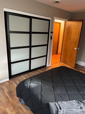 2 chambres, fer et planche à repasser, Wi-Fi gratuit, draps fournis