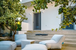 Terrace/patio -  NEW Stoupa Beach Cottage – 2 Bedrooms, 2 Shower rooms, 70m to Sea for Easy Days (Stoupa)