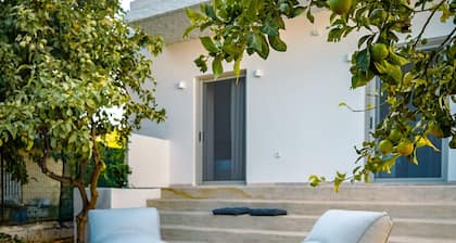 NEW Stoupa Beach Cottage â 2 Bedrooms, 2 Shower rooms, 70m to Sea for Easy Days