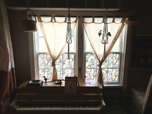 Birdwatchers Nook 3-bedroom cottage with AC in charming Bastrop