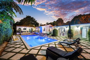 Outdoor pool, a heated pool - Lux•PrimeLocation•HtdResortPool•OutdrDining (West Palm Beach)