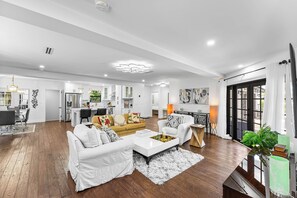 Smart TV - Lux•PrimeLocation•HtdResortPool•OutdrDining (West Palm Beach)