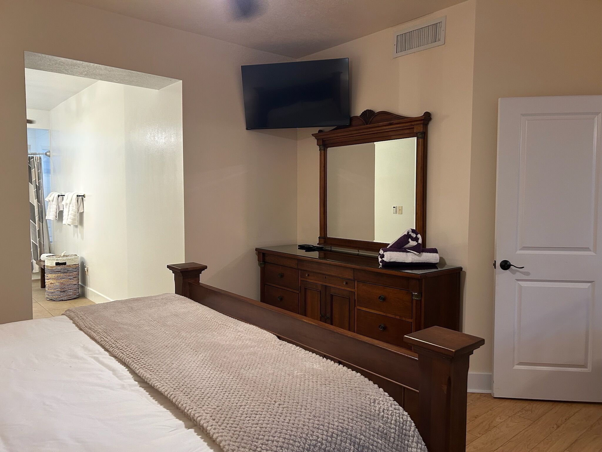 2 bedrooms, in-room safe, iron/ironing board, travel crib