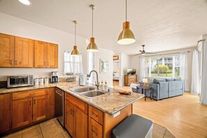 Interior - Beautiful 2bdrm Condo Facing Lawn, Pool & Hot Tub! (Princeville)