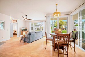 Smart TV - Beautiful 2bdrm Condo Facing Lawn, Pool & Hot Tub! (Princeville)