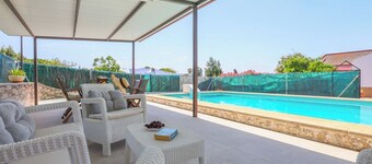 Villa Josara San Bartolomé de la Torre by Ruralidays