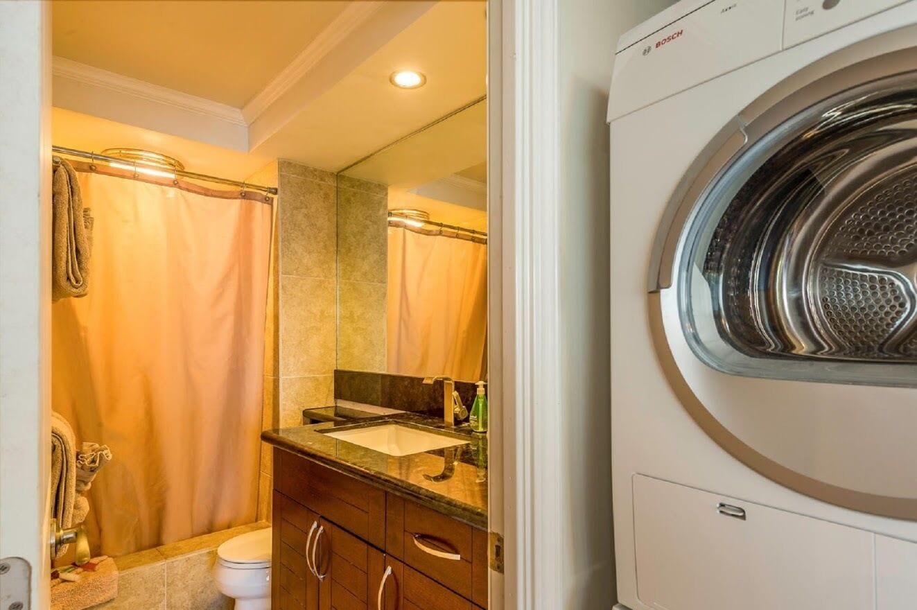 Shower, hair dryer, bidet, towels