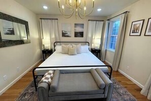 3 bedrooms, iron/ironing board, WiFi, bed sheets - LUXE 3BR Stay • Free Parking • Near NYC (Newark)