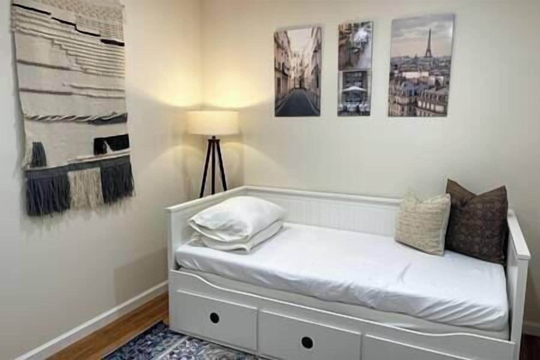 3 bedrooms, iron/ironing board, WiFi, bed sheets