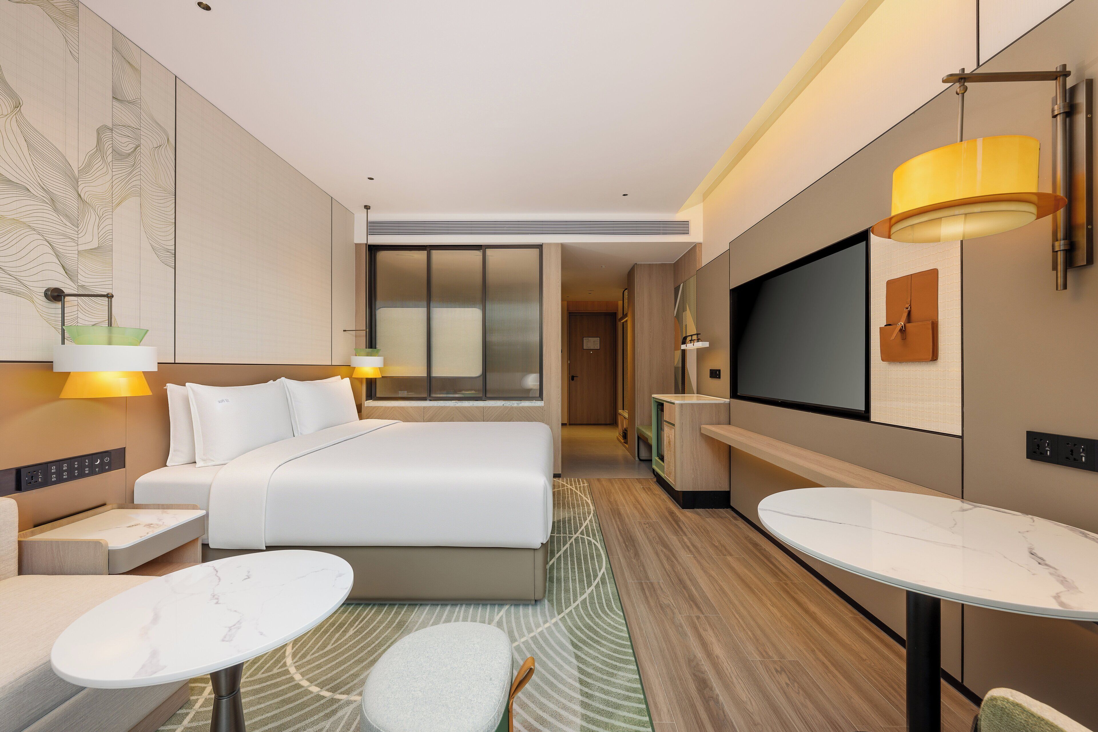 Down duvets, in-room safe, desk, laptop workspace