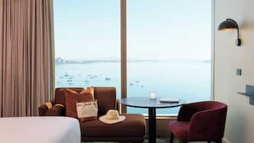Standard Room, 1 King Bed, Bay View (High Floor) | Minibar, in-room safe, desk, soundproofing