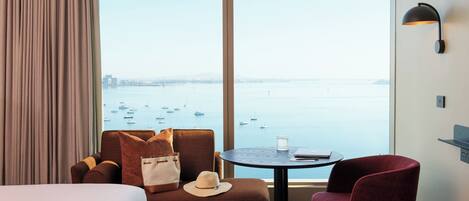 Standard Room, 1 King Bed, Bay View (High Floor) | Minibar, in-room safe, desk, soundproofing