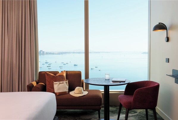 Standard Room, 1 King Bed, Bay View (High Floor) | Minibar, in-room safe, desk, soundproofing
