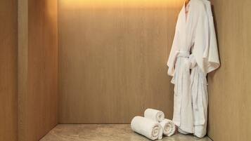 Executive Suite, 1 Bedroom | Bathroom | Free toiletries, hair dryer, bathrobes, slippers
