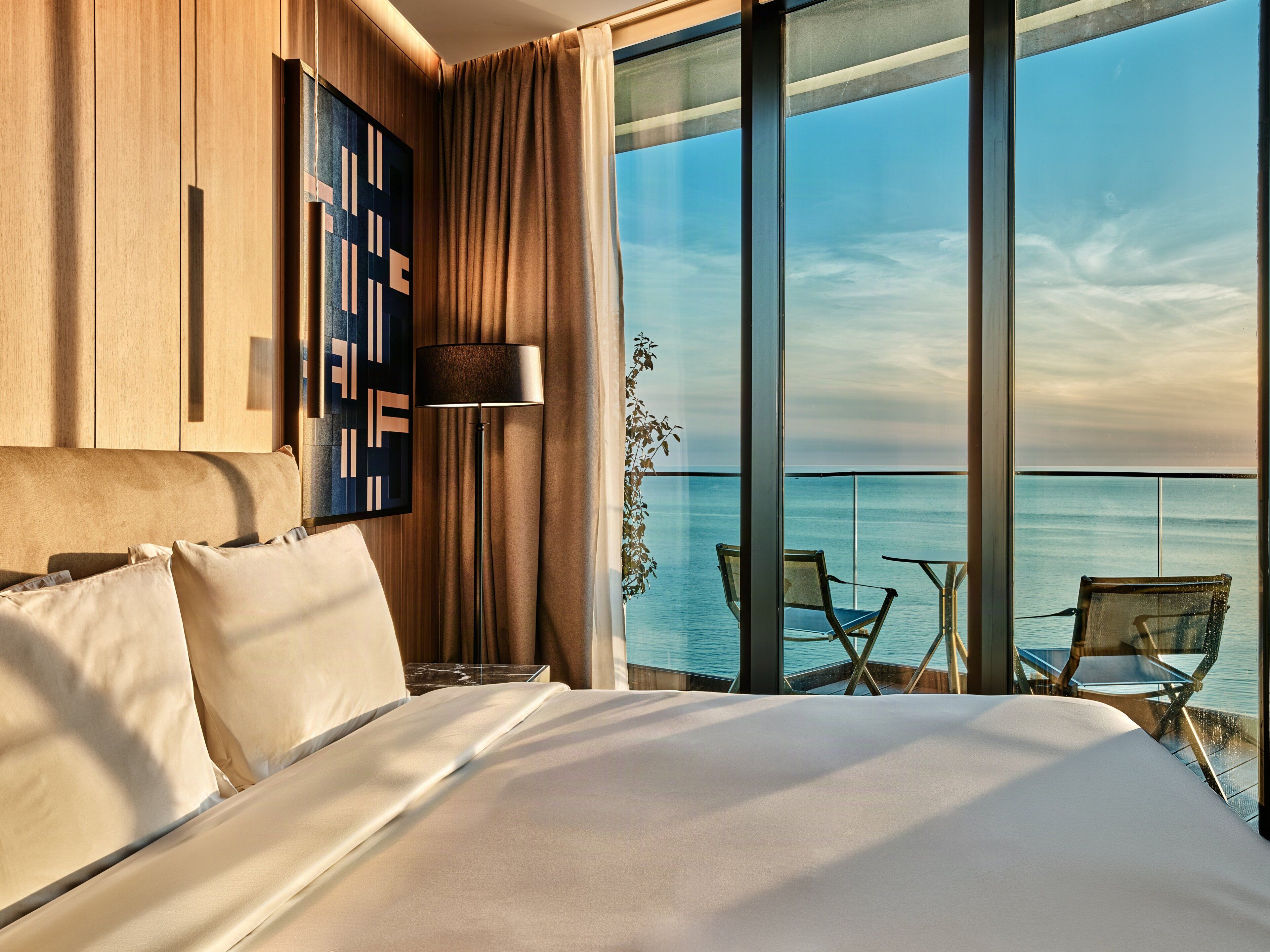 Habitación Premium, 1 cama de matrimonio grande, vistas al mar | Caja fuerte, cortinas opacas, tabla de planchar con plancha