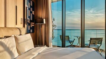 Habitación Premium, 1 cama de matrimonio grande, vistas al mar | Caja fuerte, cortinas opacas, tabla de planchar con plancha