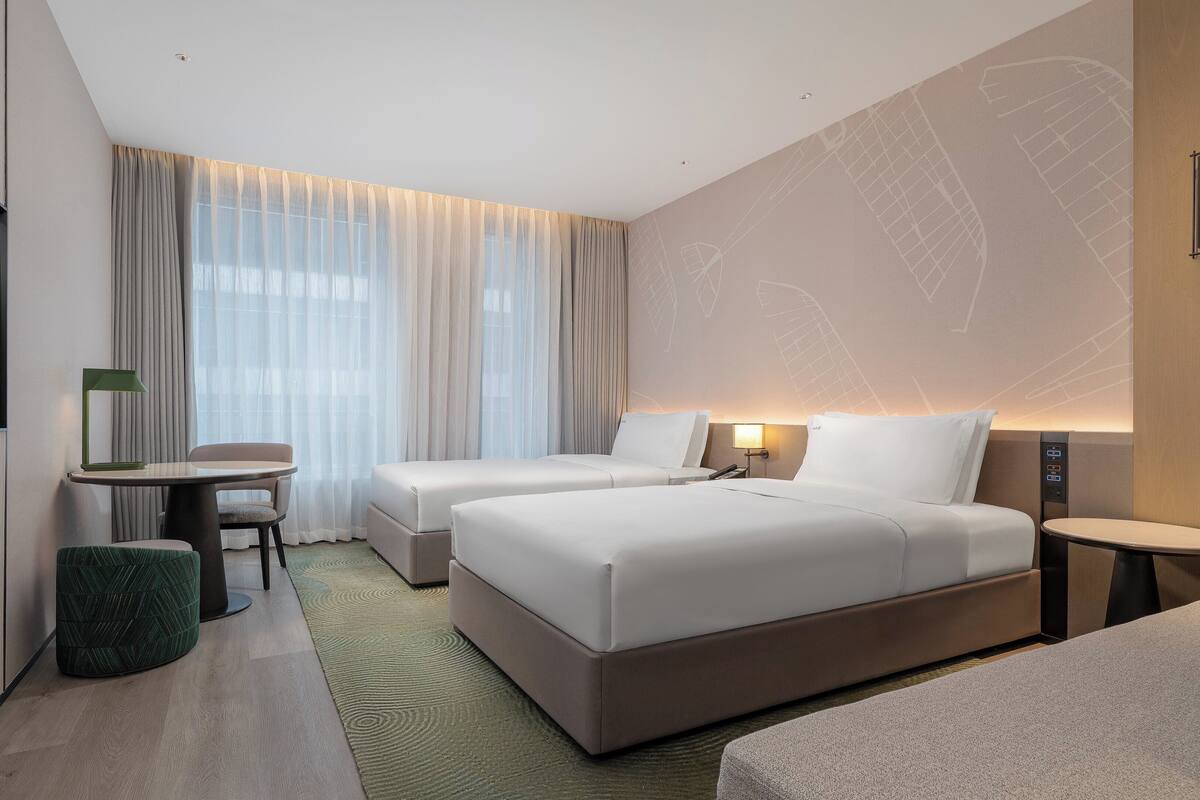 Habitación estándar, 2 camas dobles | Ropa de cama de alta calidad y edredones de plumas