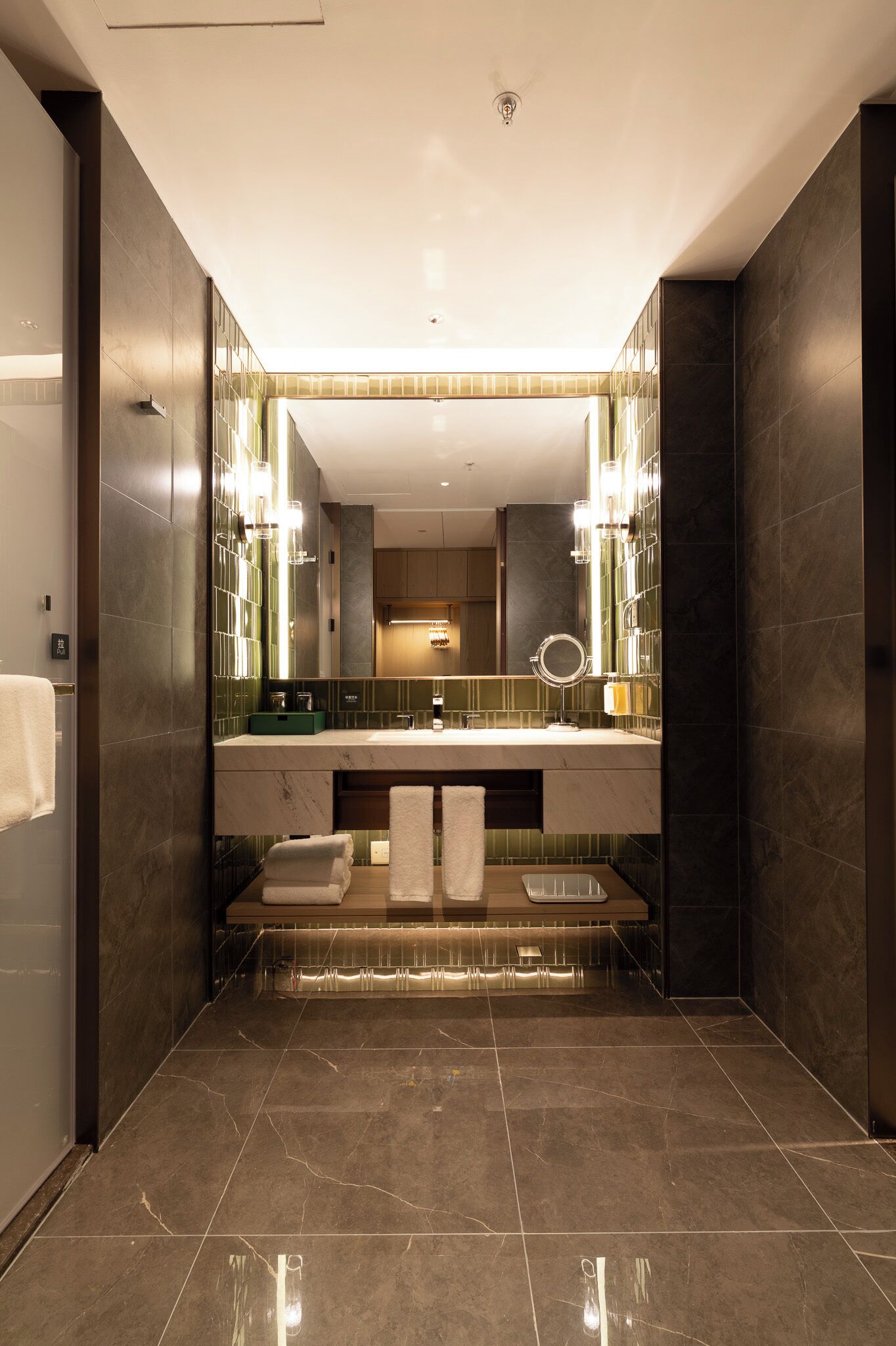 프리미엄룸, 킹사이즈침대 1개 | 욕실 | 헤어드라이어, 목욕가운, 슬리퍼, 타월