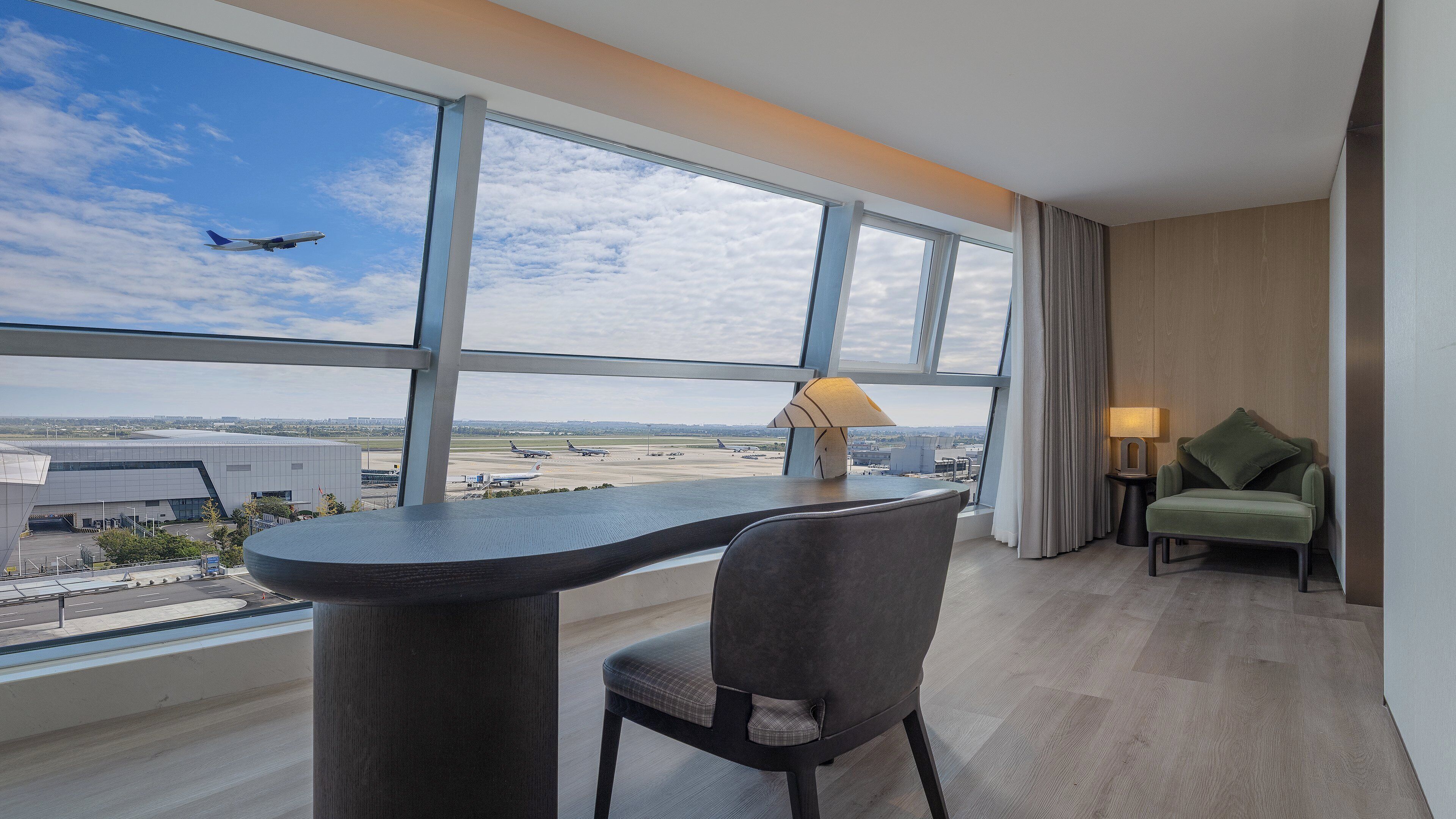 Signature Suite, 1 Bedroom (Dining, Kitchen Area)