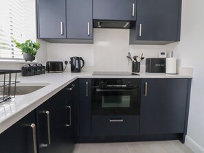 Cookware/dishes/utensils