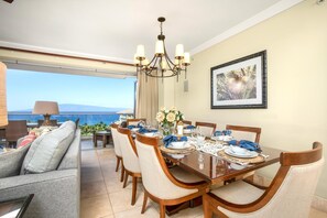 Condo (6 Bedrooms) | Dining