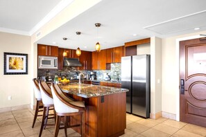 Condo (6 Bedrooms) | Private kitchen