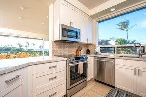Condo (4 Bedrooms) | Private kitchen