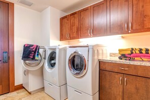 Apartamento (6 Bedrooms) | Lavandería