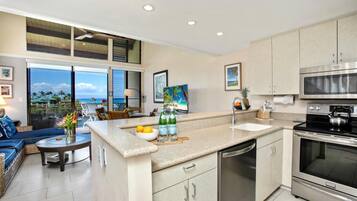 Condo (3 Bedrooms) | Private kitchen | Microwave, oven, dishwasher, coffee/tea maker