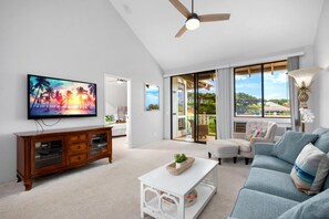 Condo (3 Bedrooms) | Living room